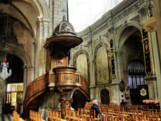 Cambrai : église Notre Dame de Grâce, la chaire à 2 escaliers
