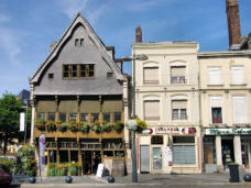 Cambrai : Vieille maison espagnole et office du tourisme