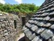 Chateau de Pirou :chemin de ronde et vue des remparts