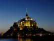Mont Saint Michel de nuit, vue rapprochée