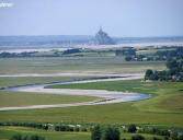 Mont Saint Michel : paysage des prés salés et mont Saint Michel dans le lointain