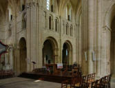Abbaye bénédictine Sainte Trinité de Lessay, vue de la nef et du transept
