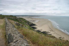 Cap du Carteret : mur, et plage à perte de vue