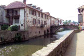 Saint-Jean-Pied-de-Port  : canal la Nive