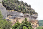 Les Eyzies de Tayac : maisons encastrées dans la falaise