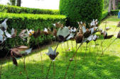 Vezac : les jardins de Marquessac: présentation originale de fleurs en papier