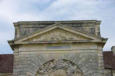 Fort Médoc : fronton de la porte royale