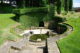 Salignac Eyvigues : les jardins du manoir d'Eyrignac ( lavoir )