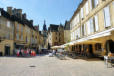 Sarlat la Caneda : la ville médiéviale, place de la Liberté et au fond la cathédrale St Sacerdos