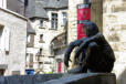 Sarlat la Caneda : la ville médiéviale, sculpture place de la Liberté