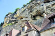 La Roque Gageac : toits de maisons et falaises