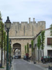 Aigues Mortes : les remparts dans la ville