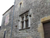 Saint Jean d'alcas : cité médiévale-fenêtre à meneaux