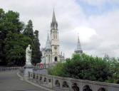 Lourdes : montée vers la basilique de l'Immaculée Conception
