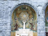 Lourdes : deuxième autel extérieur de Notre Dame du Rosaire de Lourdes
