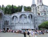 Lourdes : vue partielle de Notre Dame du Rosaire de Lourdes
