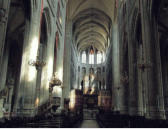 Auch : cathédrale Sainte Marie d'Auch, la nef, la chaire et le choeur