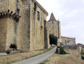 Lavardens : le château, les remparts