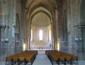 flaran : l'abbaye, la nef, le choeur, les rangées de chaises