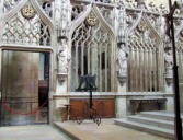 Condom : cathédrale Saint Pierre, intérieur du choeur, vue latérale