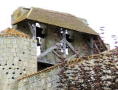 Larresingle : clocher de l'église avec ses deux cloches