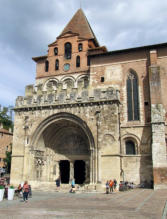 Moissac : église abbatiale Saint Pierre, façade de l'église côté porche d'entrée