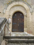 Saint Siffret : porche de  l'église classée fin XIème début XIIème