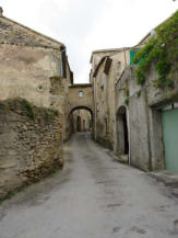 Saint Siffret : les ruelles étroites du vieux village 3