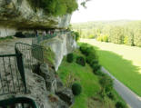 La Roque Saint Christophe-l'à-pic de la falaise