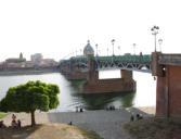 Toulouse-pont Saint Pierre au dessus de la Garonne
