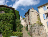 Cordes sur Ciel-escalier entre maisons en pierres