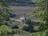 Cordes sur Ciel-vue sur maison et le paysage en contrebas de la cité médiévale