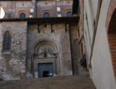 Albi : escalier et :porche