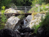 passerelle au dessus d'un torrent à sec aux alentours du site de Gavarnie