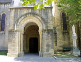 Nogaro : porche de la collégiale Saint-Nicolas
