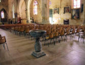Marciac : église Notre Dame de l'assomption,nef,bénitier et rangée de chaises