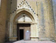 Mirande : église Sainte Marie, le porche et son tympan