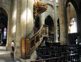 Auch : cathédrale Sainte Marie d'Auch, la chaire vue depuis le bas côté