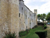 Larresingle : le château, remparts