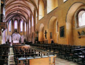 Moissac : église abbatiale Saint Pierre, la nef et ses rangées de bancs
