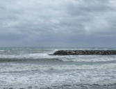 saintes maries de la mer-ressac, brise vagues