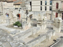 Arles : vestige du  théatre antique