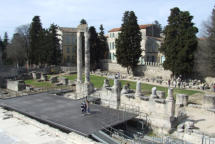 Arles : vestige du  théatre antique