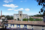 Pernes les Fontaines : la tour Ferrande et les toitsdu village