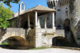 Pernes les Fontaines :ancien pont à péage 