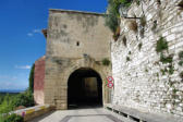 Venasque : passage d'entrée dans la ville