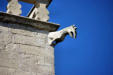 Venasque : gargouille dans un angle de mur