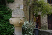 vaison la romaine : maison, fontaine