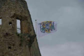 vaison la romaine : maison et drapeau