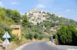 gordes : vue du village depuis la route nationale